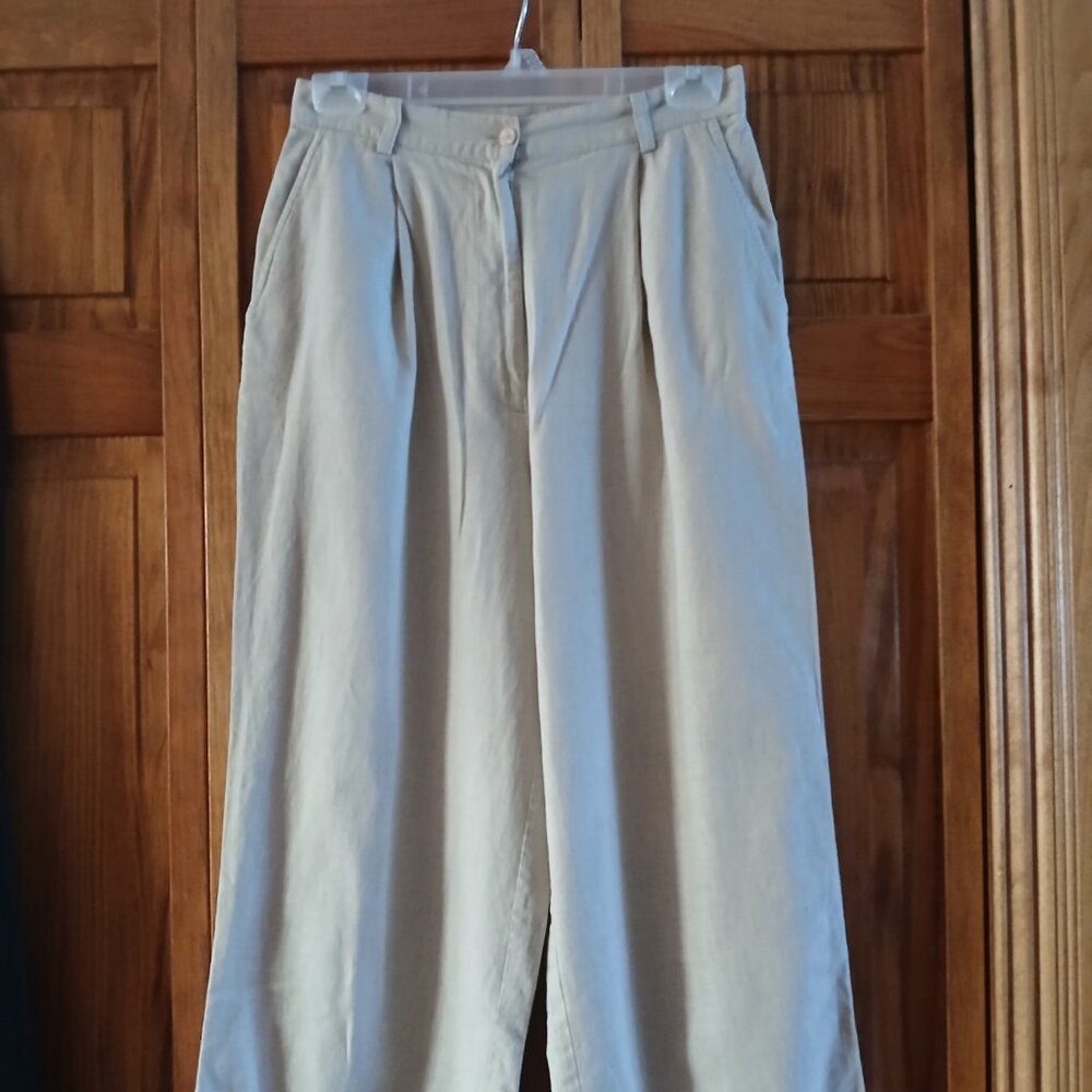 J.R.T. beige cropped pants sz 10 woman's